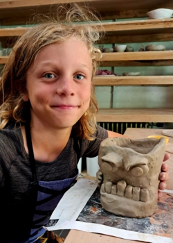 Creatieve zomerkampen in een inspirerend natuurlijk kader aan de Binkermolen. ​Een week vol creatief plezier dicht bij de natuur in kleine groep voor ​kinderen van geboortejaar 2013 - 2017