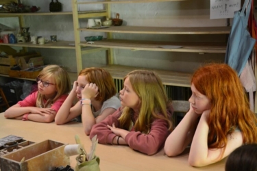 Creatieve zomerkampen in een inspirerend natuurlijk kader aan de Binkermolen. ​Een week vol creatief plezier dicht bij de natuur in kleine groep voor ​kinderen van geboortejaar 2013 - 2017