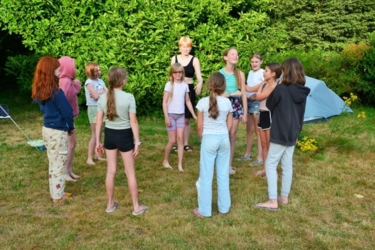 Creatieve zomerkampen in een inspirerend natuurlijk kader aan de Binkermolen. ​Een week vol creatief plezier dicht bij de natuur in kleine groep voor ​kinderen van geboortejaar 2013 - 2017