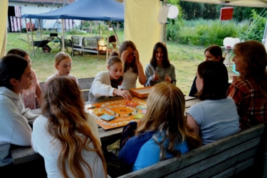 Creatieve zomerkampen in een inspirerend natuurlijk kader aan de Binkermolen. ​Een week vol creatief plezier dicht bij de natuur in kleine groep voor ​jongeren van geboortejaar 2009-2012. Data worden mogelijk aangepast naar 30/06-05/07, afhankelijk van de laatste schooldag!