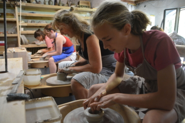 Creatieve zomerkampen in een inspirerend natuurlijk kader aan de Binkermolen. ​Een week vol creatief plezier dicht bij de natuur in kleine groep voor ​jongeren van geboortejaar 2009-2012