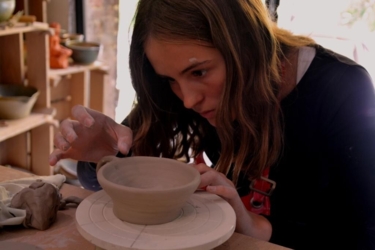 Creatieve zomerkampen in een inspirerend natuurlijk kader aan de Binkermolen. ​Een week vol creatief plezier dicht bij de natuur in kleine groep voor ​jongeren van geboortejaar 2009-2012