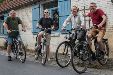 Vakantiehuis De Luysmolen ligt pal naast het alom bekende fietsroutenetwerk van Limburg. Gelegen tussen de knooppunten 9 en 87 is het de ideale uitvalsbasis voor honderden kilometers fietsplezier in zowel Belgisch als Nederlands Limburg.