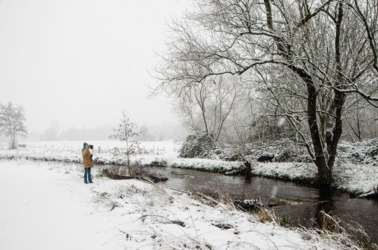 Een uniek verblijf in een authentiek huis, waar ingekerfde teksten op de oude eiken balken stukjes geschiedenis vertellen. Rustig gelegen, omgeven door de natuur: natuurlijk buiten, natuurlijk binnen.