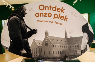Op de grens van België en Nederland ligt de historische Achelse Kluis, een abdij met een rijk verleden en een smakelijk bier. Van hieruit wandel je zo de Groote Heide in, een uitgestrekt natuurgebied vol adembenemende landschappen en bijzondere biodiversiteit. Ontdek deze unieke mix van cultuur en natuur!