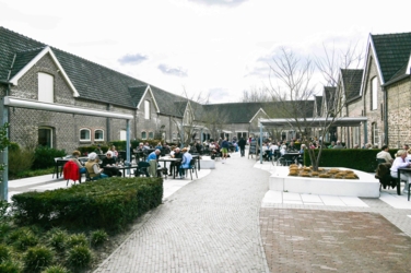 Op de grens van België en Nederland ligt de historische Achelse Kluis, een abdij met een rijk verleden en een smakelijk bier. Van hieruit wandel je zo de Groote Heide in, een uitgestrekt natuurgebied vol adembenemende landschappen en bijzondere biodiversiteit. Ontdek deze unieke mix van cultuur en natuur!