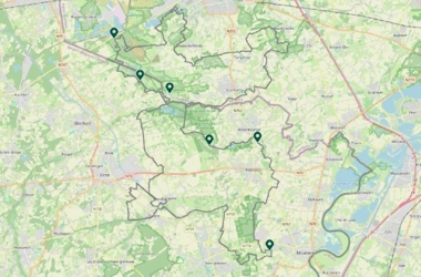 Stap de deur van Vakantiehuis De Luysmolen uit en start onmiddellijk de 104 km lange afstandswandeling die de belangrijkste natuurgebieden van het Kempenbroek aan elkaar rijgt. Geen zorg voor je overnachtingen. Onze breng- en haalservice pikt je 's avonds gewoon terug op. 