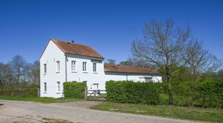 Stap de deur van Vakantiehuis De Luysmolen uit en start onmiddellijk de 104 km lange afstandswandeling die de belangrijkste natuurgebieden van het Kempenbroek aan elkaar rijgt. Geen zorg voor je overnachtingen. Onze breng- en haalservice pikt je 's avonds gewoon terug op. 