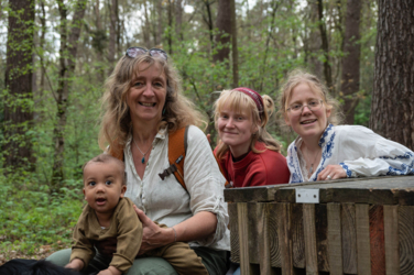 Je kinderen zorgeloos laten ravotten in de natuur? Dat kan in het Joekelbos. In dit deel van de Duinengordel ontwikkelde het Agentschap Natuur en Bos mooie houten natuurspeelelementen.
