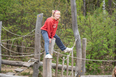 Je kinderen zorgeloos laten ravotten in de natuur? Dat kan in het Joekelbos. In dit deel van de Duinengordel ontwikkelde het Agentschap Natuur en Bos mooie houten natuurspeelelementen.