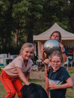 Creatieve zomerkampen in een inspirerend natuurlijk kader aan de Binkermolen. ​Een week vol creatief plezier dicht bij de natuur in kleine groep voor ​jongeren van geboortejaar 2009-2012 en voor kinderen van geboortejaar 2012-2016 (minimum 6, max 10 kinderen) 
