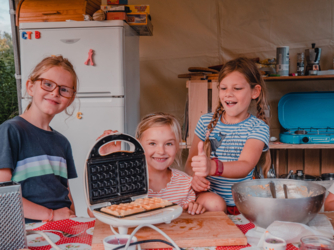 Creatieve zomerkampen in een inspirerend natuurlijk kader aan de Binkermolen. ​Een week vol creatief plezier dicht bij de natuur in kleine groep voor ​jongeren van geboortejaar 2009-2012 en voor kinderen van geboortejaar 2012-2016 (minimum 6, max 10 kinderen) 