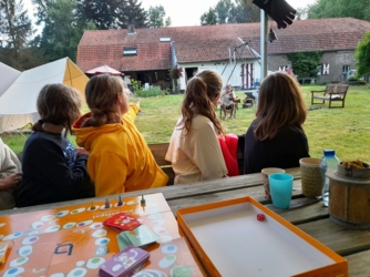 Creatieve zomerkampen in een inspirerend natuurlijk kader aan de Binkermolen. ​Een week vol creatief plezier dicht bij de natuur in kleine groep voor ​jongeren van geboortejaar 2009-2012 en voor kinderen van geboortejaar 2012-2016 (minimum 6, max 10 kinderen) 