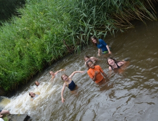 Creatieve zomerkampen in een inspirerend natuurlijk kader aan de Binkermolen. ​Een week vol creatief plezier dicht bij de natuur in kleine groep voor ​jongeren van geboortejaar 2009-2012 en voor kinderen van geboortejaar 2012-2016 (minimum 6, max 10 kinderen) 