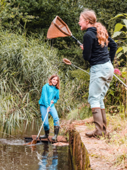Creatieve zomerkampen in een inspirerend natuurlijk kader aan de Binkermolen. ​Een week vol creatief plezier dicht bij de natuur in kleine groep voor ​jongeren van geboortejaar 2009-2012 en voor kinderen van geboortejaar 2012-2016 (minimum 6, max 10 kinderen) 