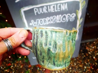 Beleef jouw creativiteit met je handen in de klei ​tijdens onze Gezellige Creatieve Zomer4daagse in kleine groep ​in het natuurlijk en inspirerend kader ​van de historische Binkermolen, waar het keramiekatelier van Puur Helena gelegen is.