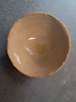 Een verbindende workshop kleien voor grootouders en kleinkinderen, ouders en kinderen, meters en metekinderen, peters en petekinderen, vrienden, vriendinnen, individuen... alle leeftijden welkom!