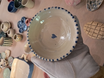 Een verbindende workshop kleien voor grootouders en kleinkinderen, ouders en kinderen, meters en metekinderen, peters en petekinderen, vrienden, vriendinnen, individuen... alle leeftijden welkom!