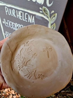 Een verbindende workshop kleien voor grootouders en kleinkinderen, ouders en kinderen, meters en metekinderen, peters en petekinderen, vrienden, vriendinnen, individuen... alle leeftijden welkom!