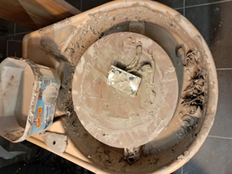 Beleef jouw creativiteit met je handen in de klei ​tijdens onze gezellige en ontspannende keramiek4daagse pottenbakken ​in het natuurlijk en inspirerend kader ​van de historische Binkermolen waar het keramiekatelier van PuurHelena gelegen is. 