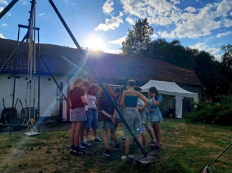 Creatieve zomerkampen in een inspirerend natuurlijk kader aan de Binkermolen. ​Een week vol creatief plezier dicht bij de natuur in kleine groep voor ​jongeren van geboortejaar 2010-2013. 