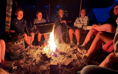 Creatieve zomerkampen in een inspirerend natuurlijk kader aan de Binkermolen. ​Een week vol creatief plezier dicht bij de natuur in kleine groep voor ​jongeren van geboortejaar 2010-2013. 