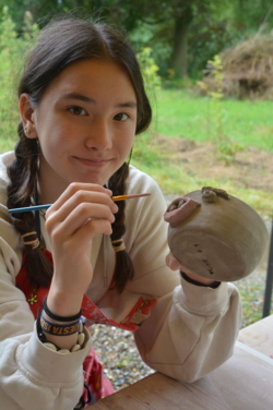 Creatieve zomerkampen in een inspirerend natuurlijk kader aan de Binkermolen. ​Een week vol creatief plezier dicht bij de natuur in kleine groep voor ​jongeren van geboortejaar 2010-2013