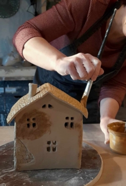 Een superfijne workshop voor alle leeftijden vanaf 6  jaar. Heerlijk om te doen samen met je oma of opa, je meter of peter, je vrouw/man, vriend/vriendin,.. of kom je gewoon alleen, het wordt sowieso een gezellige en creatieve namiddag.