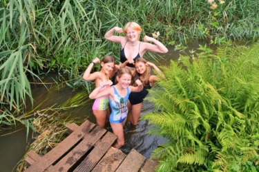 Creatieve zomerkampen in een inspirerend natuurlijk kader aan de Binkermolen. ​Een week vol creatief plezier dicht bij de natuur in kleine groep voor ​kinderen van geboortejaar 2014 - 2018