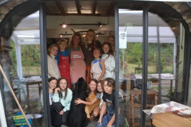 Creatieve zomerkampen in een inspirerend natuurlijk kader aan de Binkermolen. ​Een week vol creatief plezier dicht bij de natuur in kleine groep voor ​kinderen van geboortejaar 2015 - 2019