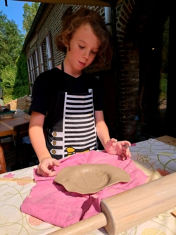Creatieve zomerkampen in een inspirerend natuurlijk kader aan de Binkermolen. ​Een week vol creatief plezier dicht bij de natuur in kleine groep voor ​kinderen van geboortejaar 2015 - 2019