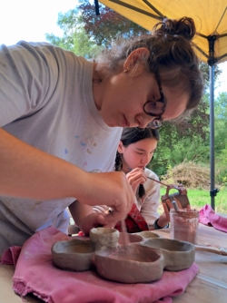 Creatieve zomerkampen in een inspirerend natuurlijk kader aan de Binkermolen. ​Een week vol creatief plezier dicht bij de natuur in kleine groep voor ​jongeren van geboortejaar 2009-2013. 