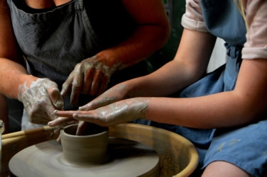Creatieve zomerkampen in een inspirerend natuurlijk kader aan de Binkermolen. ​Een week vol creatief plezier dicht bij de natuur in kleine groep voor ​jongeren van geboortejaar 2009-2013. 