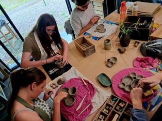 Creatieve zomerkampen in een inspirerend natuurlijk kader aan de Binkermolen. ​Een week vol creatief plezier dicht bij de natuur in kleine groep voor ​jongeren van geboortejaar 2014-2010
