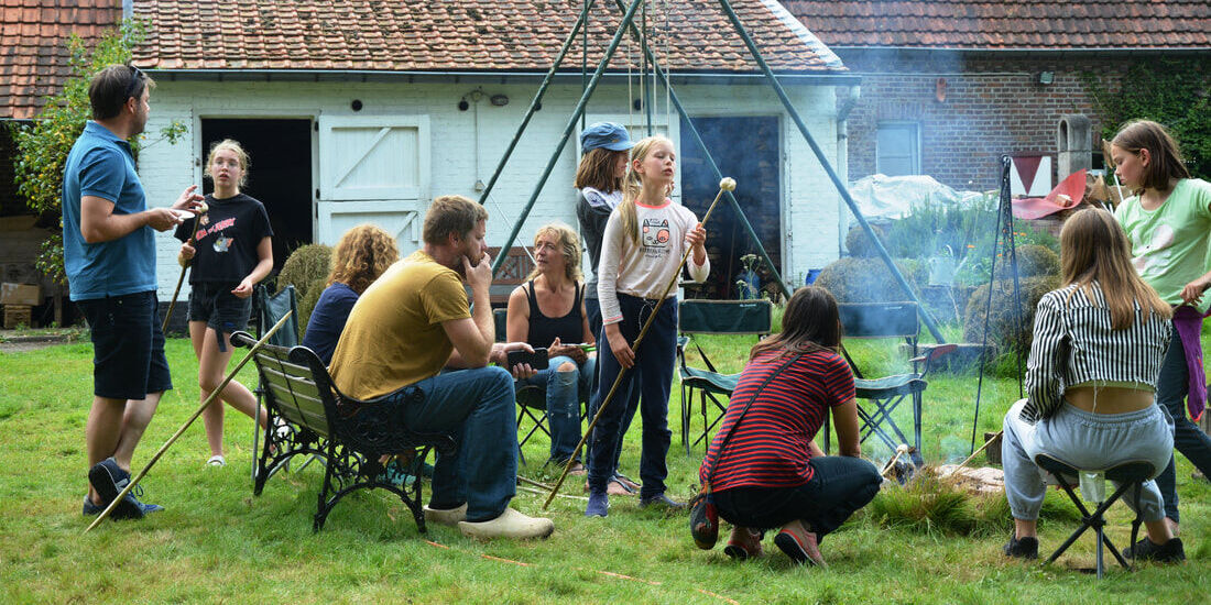 Pottendraaien en kleien op zomer4daagse in de Binkermolen